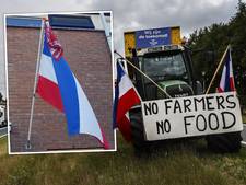 Dit is waarom boeren de Nederlandse vlag omgekeerd ophangen