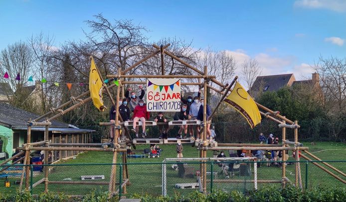 Chiro Schepdaal viert 60ste verjaardag, de oudste ledengroepen waagden zich aan een sjorconstructie.