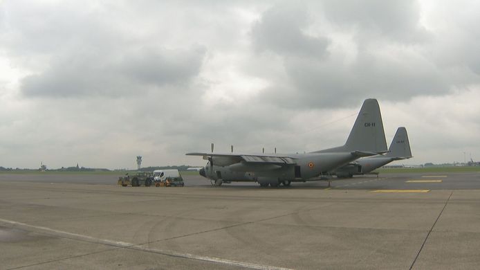 Twee C130-toestellen vertrekken deze middag vanop de militaire luchtmachtbasis in Melsbroek richting Islamabad in Pakistan. Van daaruit wordt een luchtbrug opgezet naar Kaboel voor de evacuatie van landgenoten.