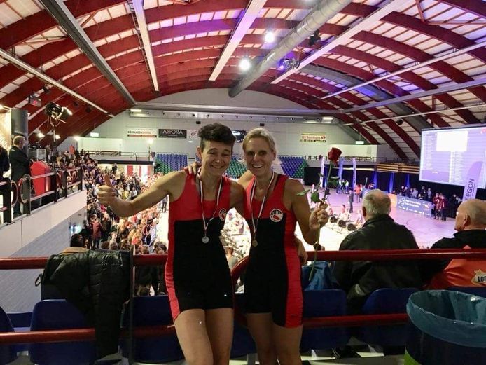 De kampioenen: Annemarie Goede (rechts ) en Carin van Bunningen