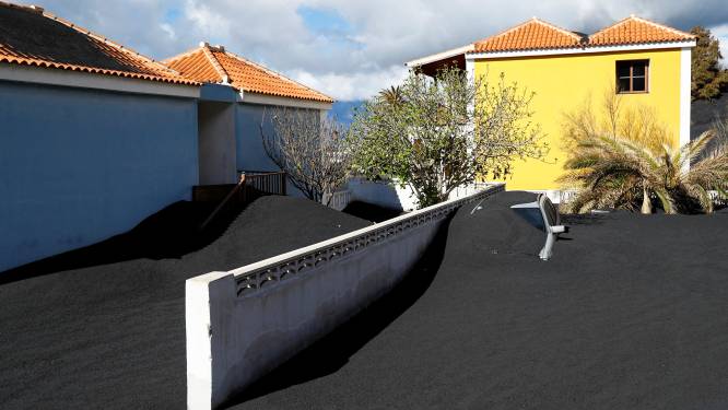 Na de vulkaanuitbarsting op La Palma: huizen bedekt onder miljoenen kubieke meters as