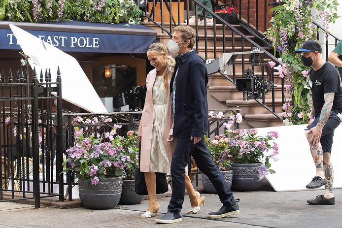 Actrice Sarah Jessica Parker als Carrie Bradshaw op de set van ‘And Just Like That’.