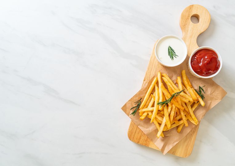 È la salsa più salutare per le patatine fritte (e la meno salutare)