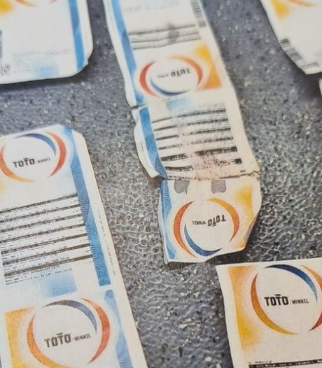 Brutale dief laat toto-loten uitdraaien en rent winkels uit: ‘Schadebedrag loopt in de duizenden euro’s’