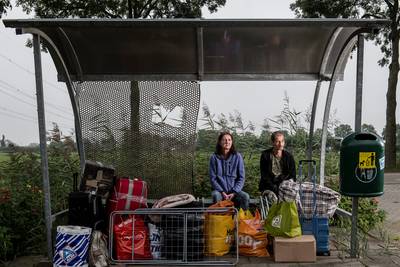 Arbeiders Saulus en Renata plompverloren op straat gezet na ontslag: ‘We moesten binnen 15 minuten w