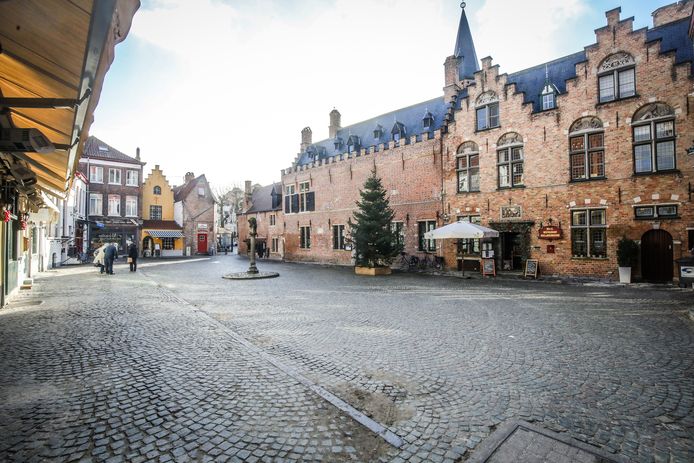 Het Huidenvettersplein te Brugge wordt heraangelegd