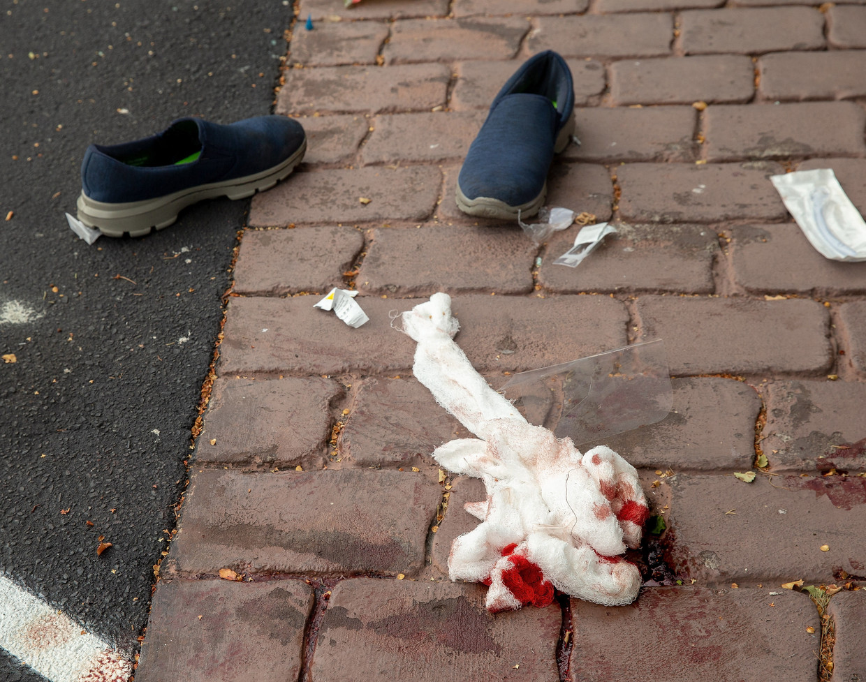 Bebloed verband op de grond. Beeld EPA