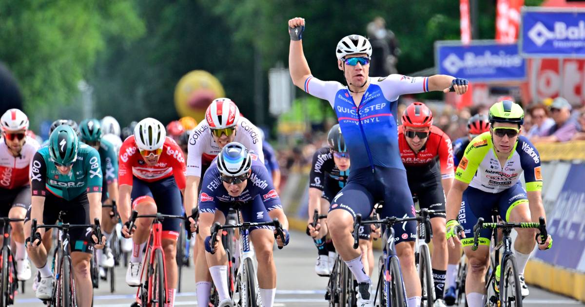 Fabio Jakobsen doet het helemaal alleen in België na chaotische Gouden Kilometer, ook Tadej Pogacar wint