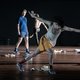 Alleen lichamen, stemmen, adem en beweging: All Over - Acts of Love is een voorstelling met weinig opsmuk ★★★☆☆