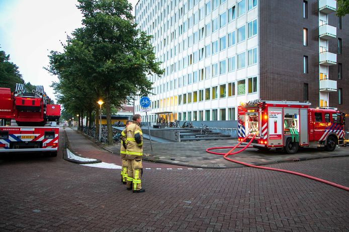 De brand in een studentenflat aan de Krelis Louwenstraat in Amsterdam-West is mogelijk aangestoken en lhbtq-gerelateerd.