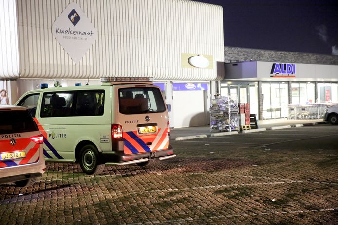 Overval op Aldi op Boulevard in Roosendaal. Foto Christian Traets / MaRicMedia