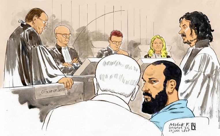 Malek F. (in blauw shirt) tijdens een van de zittingen in de rechtbank op Schiphol. Beeld Foto ANP