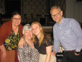 Europees turnkampioene Lisa Vael verrast oma uit Hamme met bezoekje op haar verjaardag 