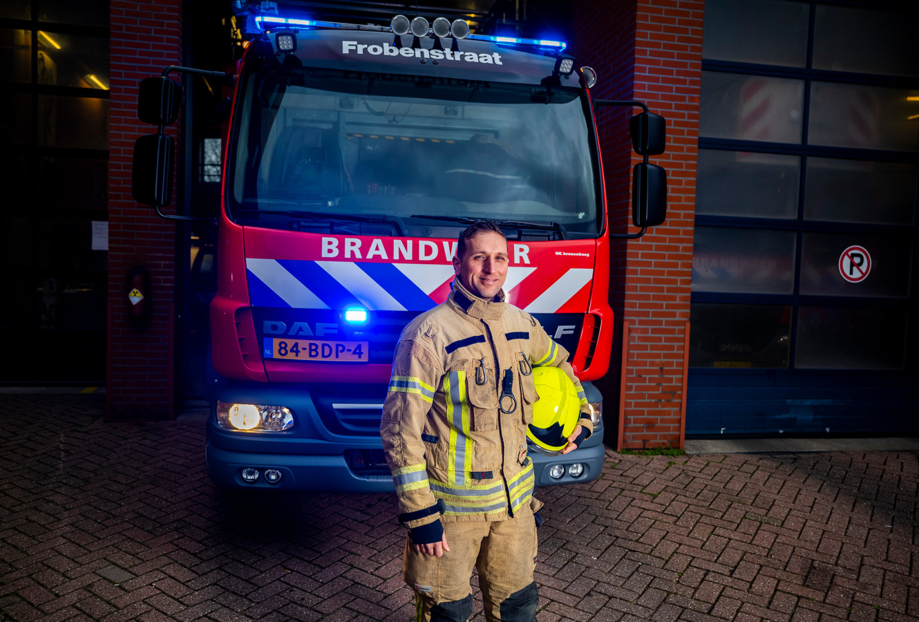 Hassan Kaawch moest vluchten uit de Verenigde Arabische Emiraten en bouwde een nieuw leven op in Rotterdam; binnenkort begint hij in de dagdienst bij de brandweer.