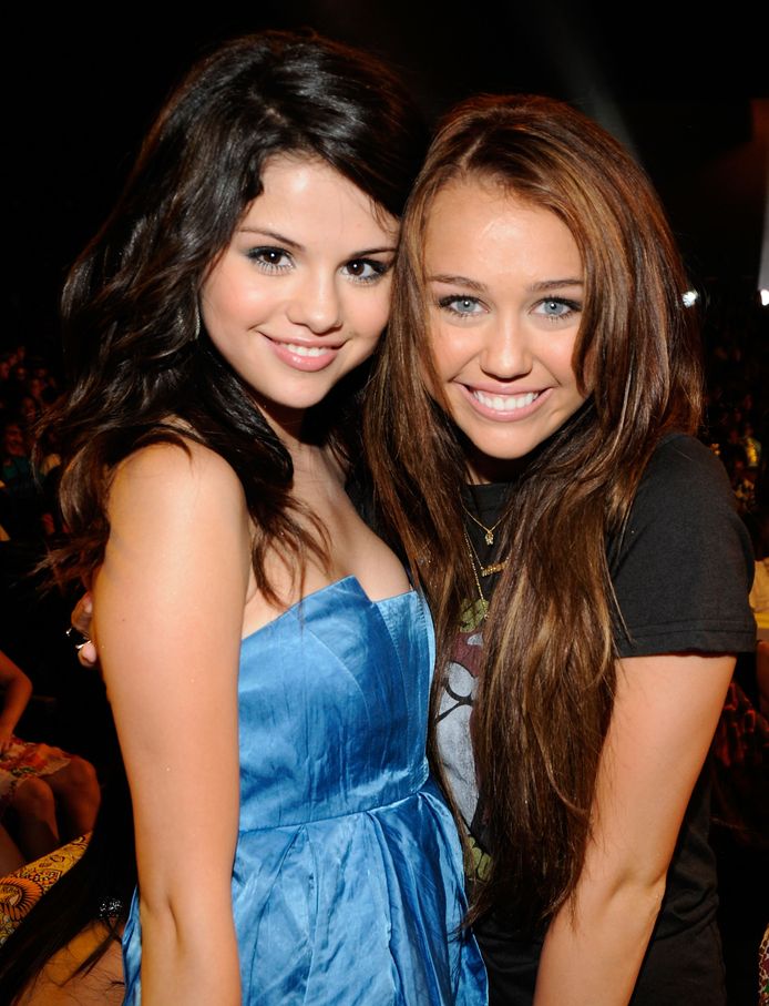 Ooit waren Miley Cyrus en Selena Gomez beste vriendinnen.
