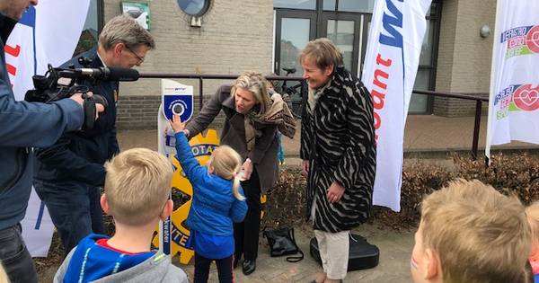 Flesje water bijvullen kan gewoon op straat in Eerde - BD.nl