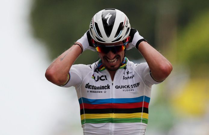 Julian Alaphilippe a réduit la concurrence au silence et endosse le premier maillot jaune du Tour 2021.
