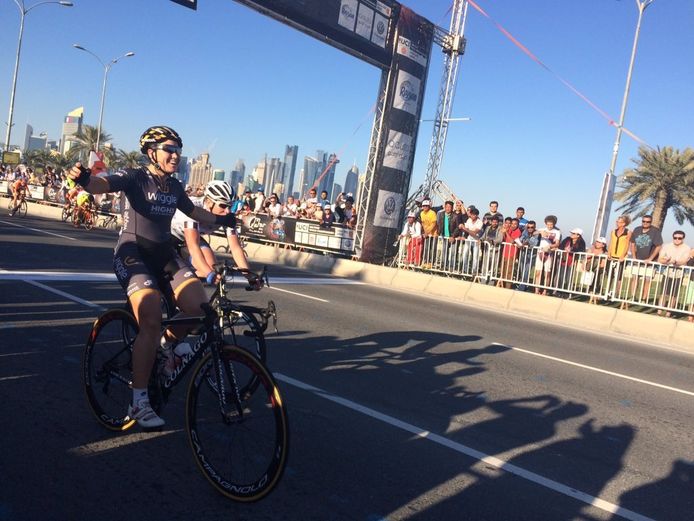 Chloe Hosking wint voor Kirsten Wild.