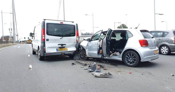 Kind gewond bij aanrijding op viaduct over de A12 bij Ede.