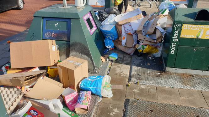Alle maatregelen ten spijt, Haagse afvalberg op straat nog steeds niet weg: ‘Het loopt de spuigaten uit’