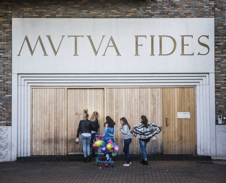 De entree van het sociëteitsgebouw van studentenvereniging Vindicat in Groningen. Beeld ANP