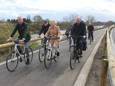 De nieuwe fietssnelweg F6 langs het Kanaal in Aalter werd ingefietst.