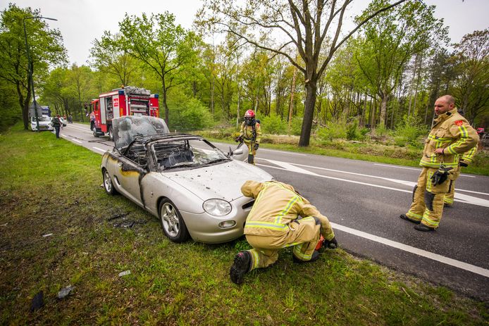 De cabrio is bij de brand volledig verwoest.