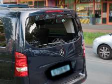 Motorrijder klapt achterop taxibusje in Den Haag