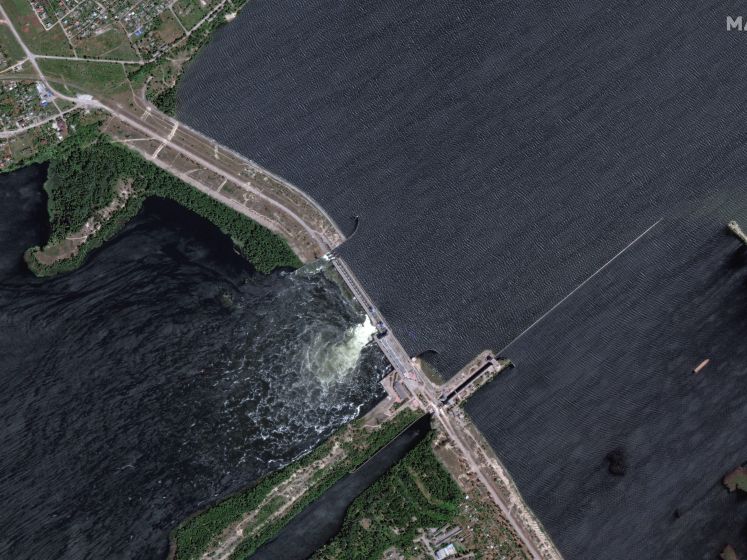 Grote dam bij Oekraïense stad Kherson vernietigd
