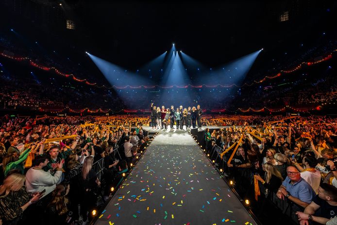 Axelle werd afgelopen vrijdag door Postcode Loterij-ambassadeur Gaston Starreveld verrast voorafgaand aan het ‘Holland Zingt Hazes’ concert.