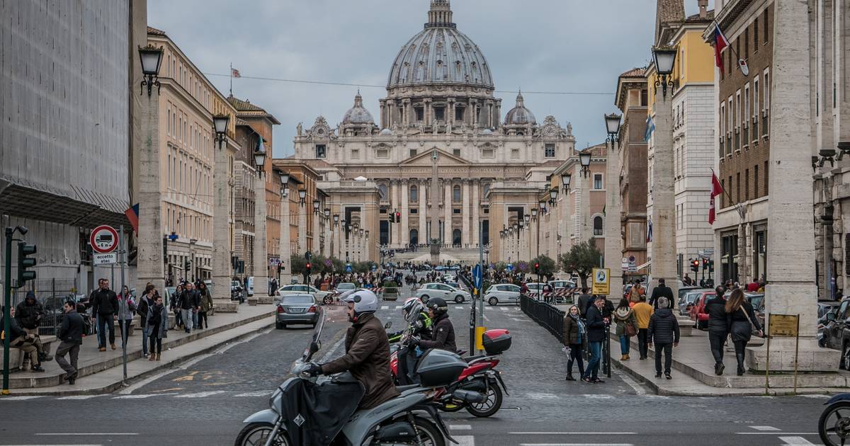 The Vatican reveals documents about the hiding of 3,000 Jews in Rome during World War II  outside