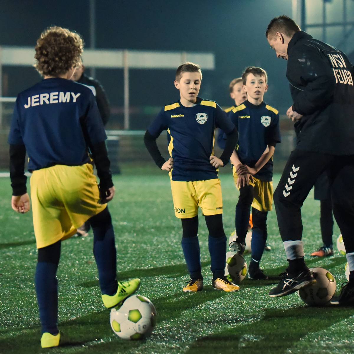 Rillen van de kou op de training Dat hoeft echt niet jongens Apeldoorn destentor