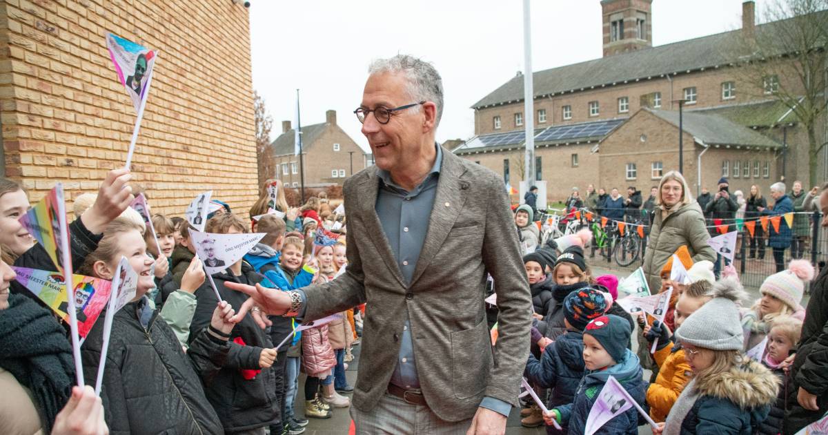 Meester Marc stopt na 31 jaar op de Sint Bavo in Oostburg: ‘Wilde nooit afstandelijke directeur zijn