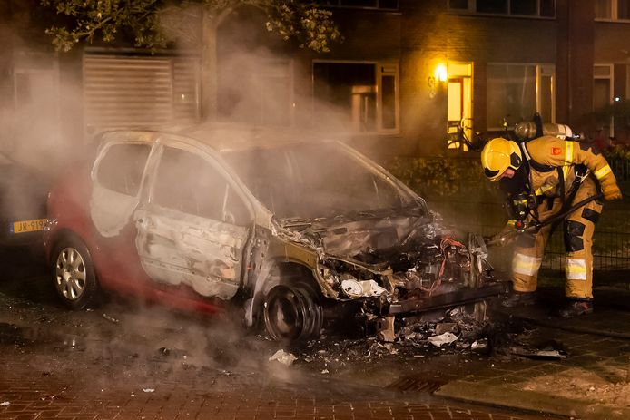 Opnieuw is een auto compleet uitgebrand in de gemeente Oss.