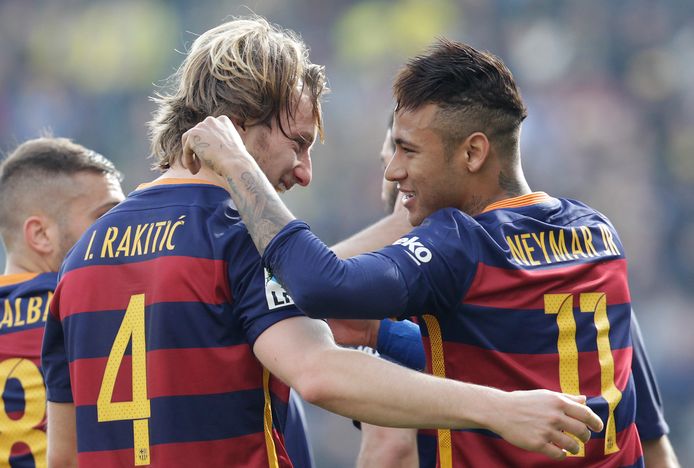 Rakitic (l) en Neymar.