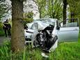 Een auto is zwaar beschadigd geraakt bij een uitwijkmanoeuvre in Oisterwijk.