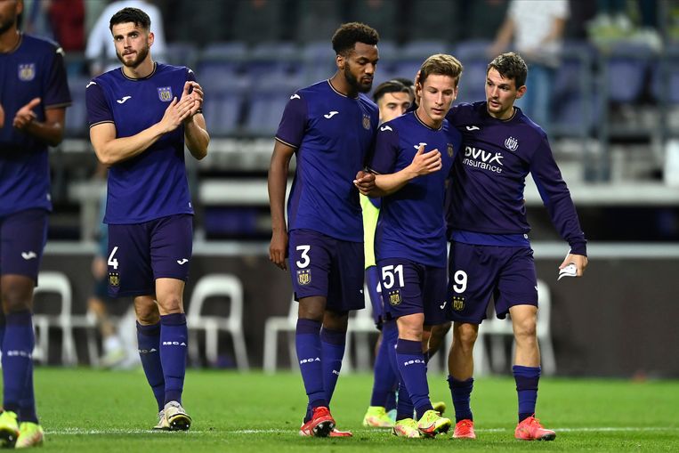 Wesley Hoedt, Hannes Delcroix, Yari Verschaeren en Benito Raman van Anderlecht. Beeld Photo News