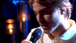 MAKSIM eert Bea Van der Maat in 'Liefde voor Muziek'