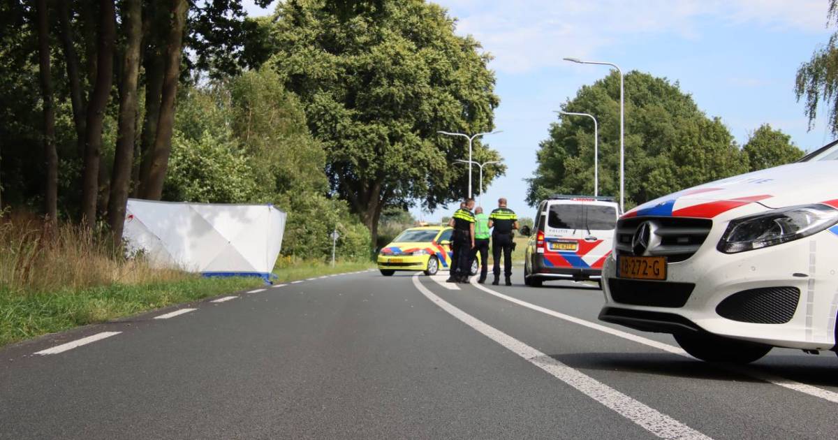 Motorrijder overleden bij aanrijding in Neede; fietser zwaargewond.