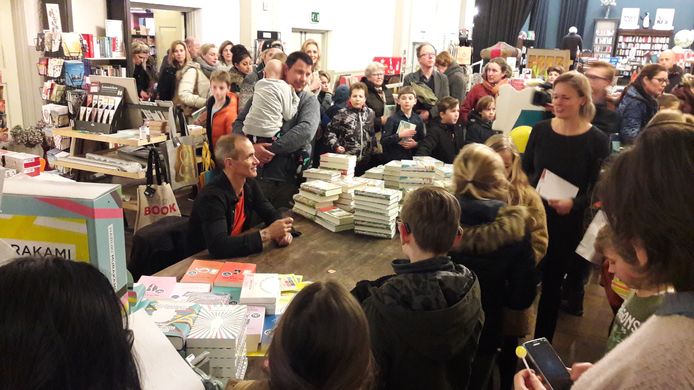 Andy Griffiths signeert in Breda, de boeken zijn niet aan te slepen.