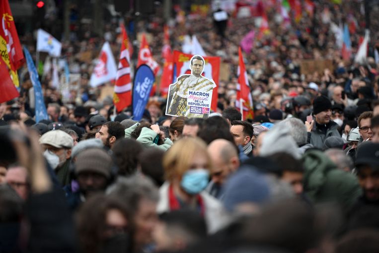 Honderdduizenden Fransen kwamen bijeen om te protesteren tegen de verhoging van de pensioenleeftijd. Beeld AFP
