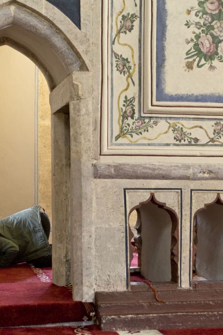 Perquisitions dans deux mosquées, trois personnes placées sous mandat d'arrêt