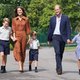 William, Kate en de kids glunderen tijdens bezoek aan nieuwe school