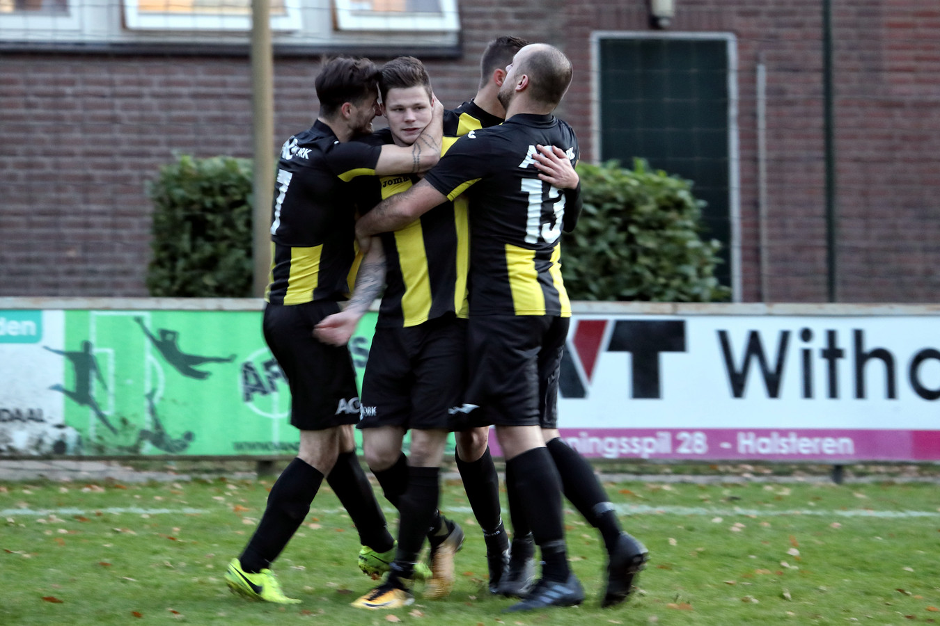 Halsteren zaterdag nipt langs Stavenisse, schitterende goal De Nijs (video)  | Foto | bndestem.nl