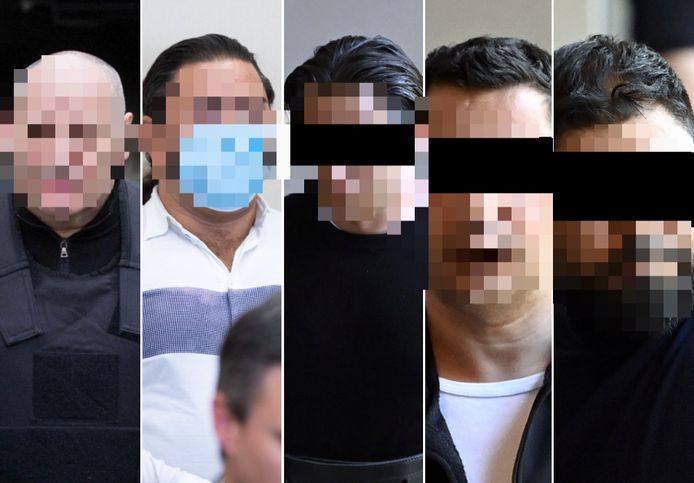 Van links naar rechtsbeschuldigden  Martino Trotta, Sandro Hamidovic, Bosko Hamidovic, Dragisa Hamidovic en Nebusha Pavlovic