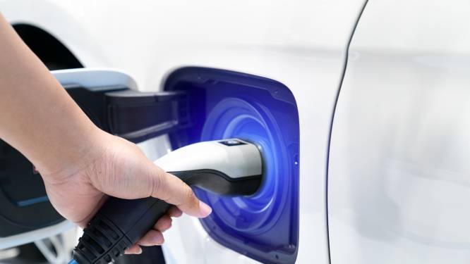 Snelladen wel drie keer duurder dan laadpaal thuis: met deze tips rijd je goedkoper met je elektrische wagen