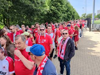 TITELKOORTS. Fans stromen toe op Bosuil voor titelmatch van Antwerp tegen Union: volg alle supportersgekte in deze blog