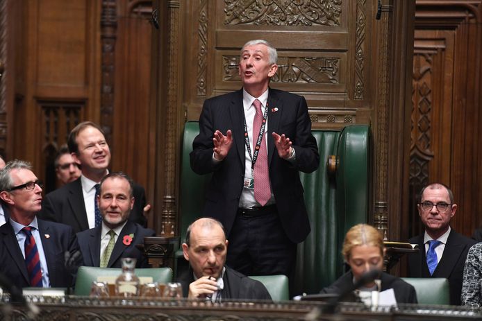 Lindsay Hoyle (midden, staand), de nieuwe ‘speaker of the house’.