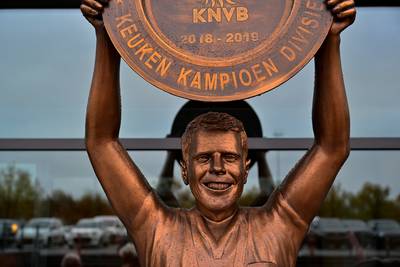 Twijfels bij het gezicht van standbeeld Wout Brama: ‘Hebben ze hem verward met Foeke Booy?’