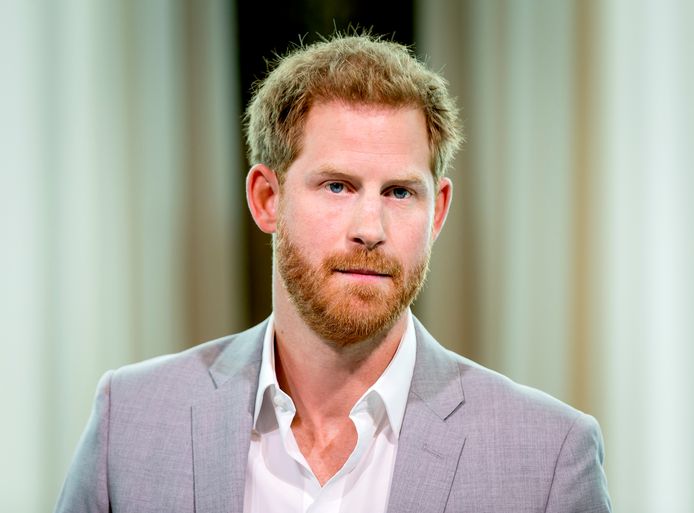 Prins Harry niet mals over de opvoeding van zijn vader: “Heeft zijn pijn  aan mij doorgegeven” | HARRY & MEGHAN | hln.be